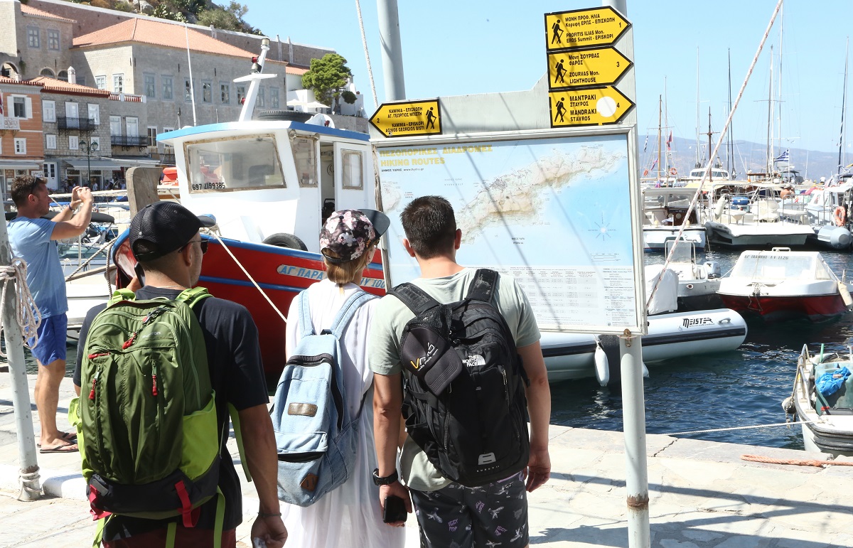 Le Point: Μεγάλο αφιέρωμα σε ανεξερεύνητους ελληνικούς προορισμούς