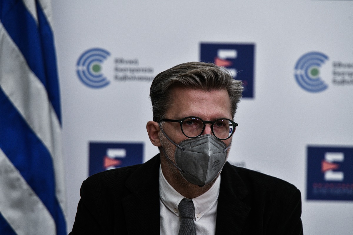 Σκέρτσος: 13 φορές λιγότερες πιθανότητες να διασωληνωθούν οι εμβολιασμένοι