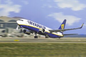 Ryanair: Ταξιδιωτικά γραφεία και πλατφόρμες χρεώνουν έως 148% πάνω από τις δικές της τιμές
