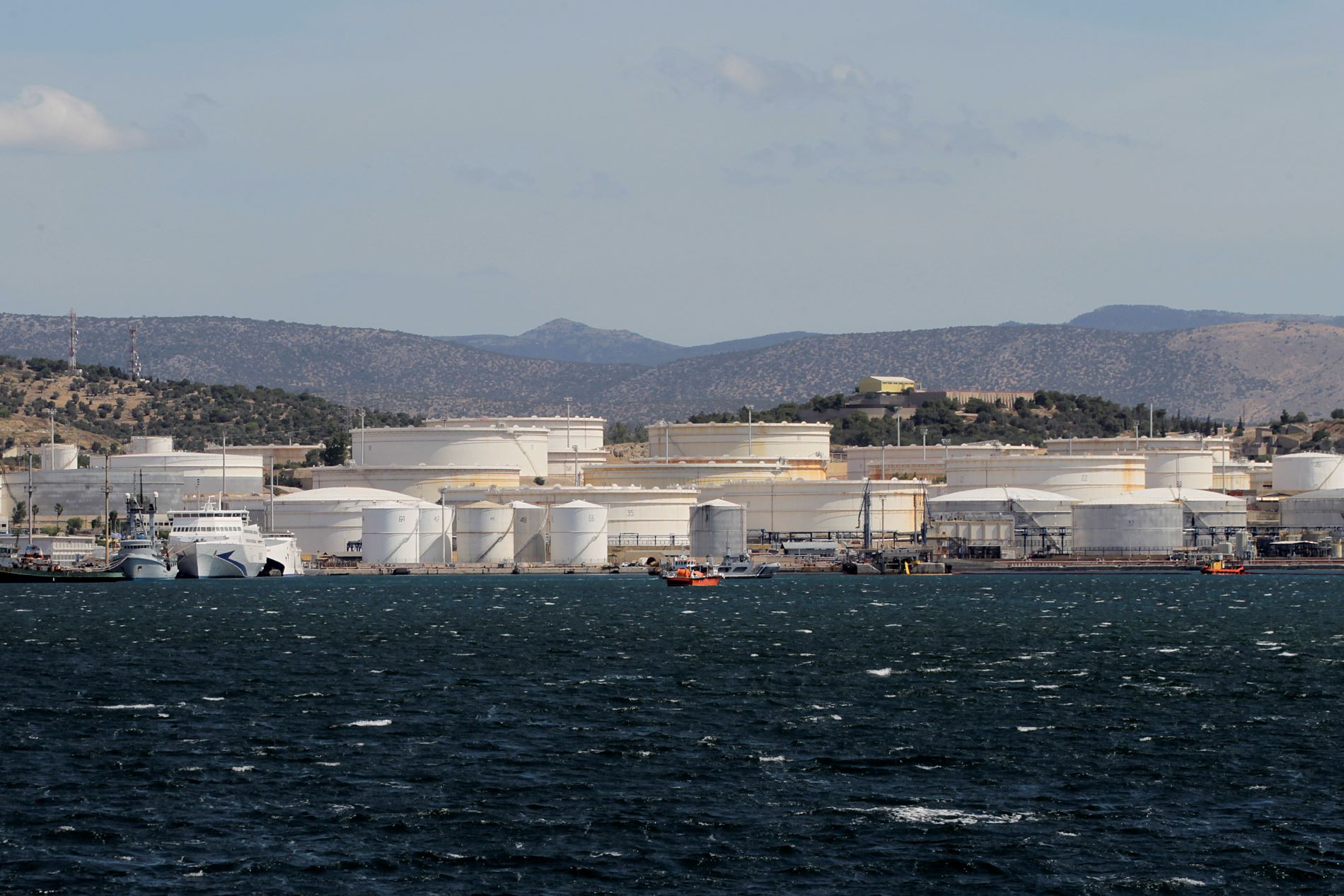 Οι εγκαταστάσεις της ΕΛΠΕ στην Ελευσίνα @ΑΠΕ-ΜΠΕ