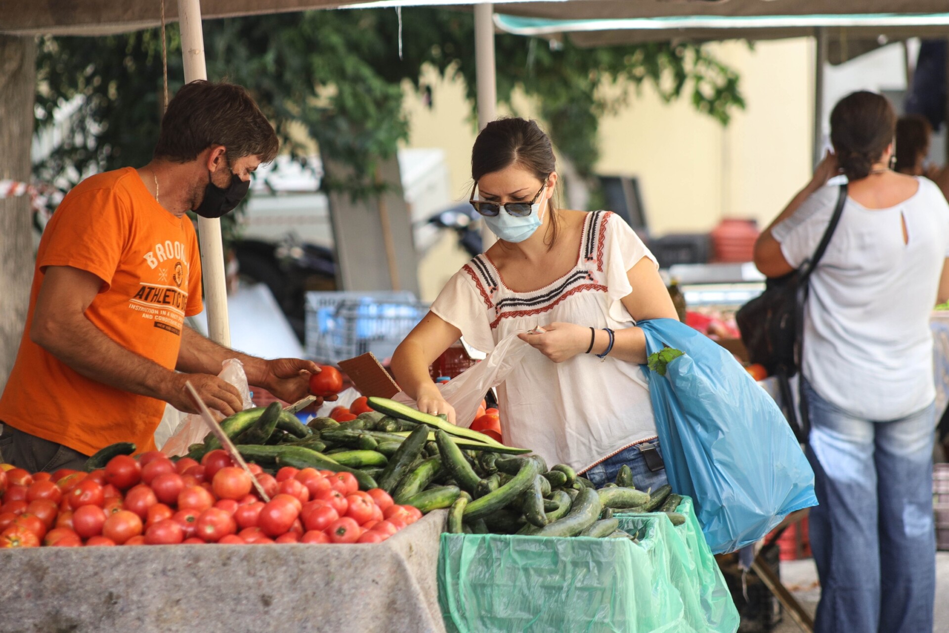 ΠΟΣΠΛΑ: Να εξεταστεί η άρση περιοριστικών μέτρων στις λαϊκές αγορές