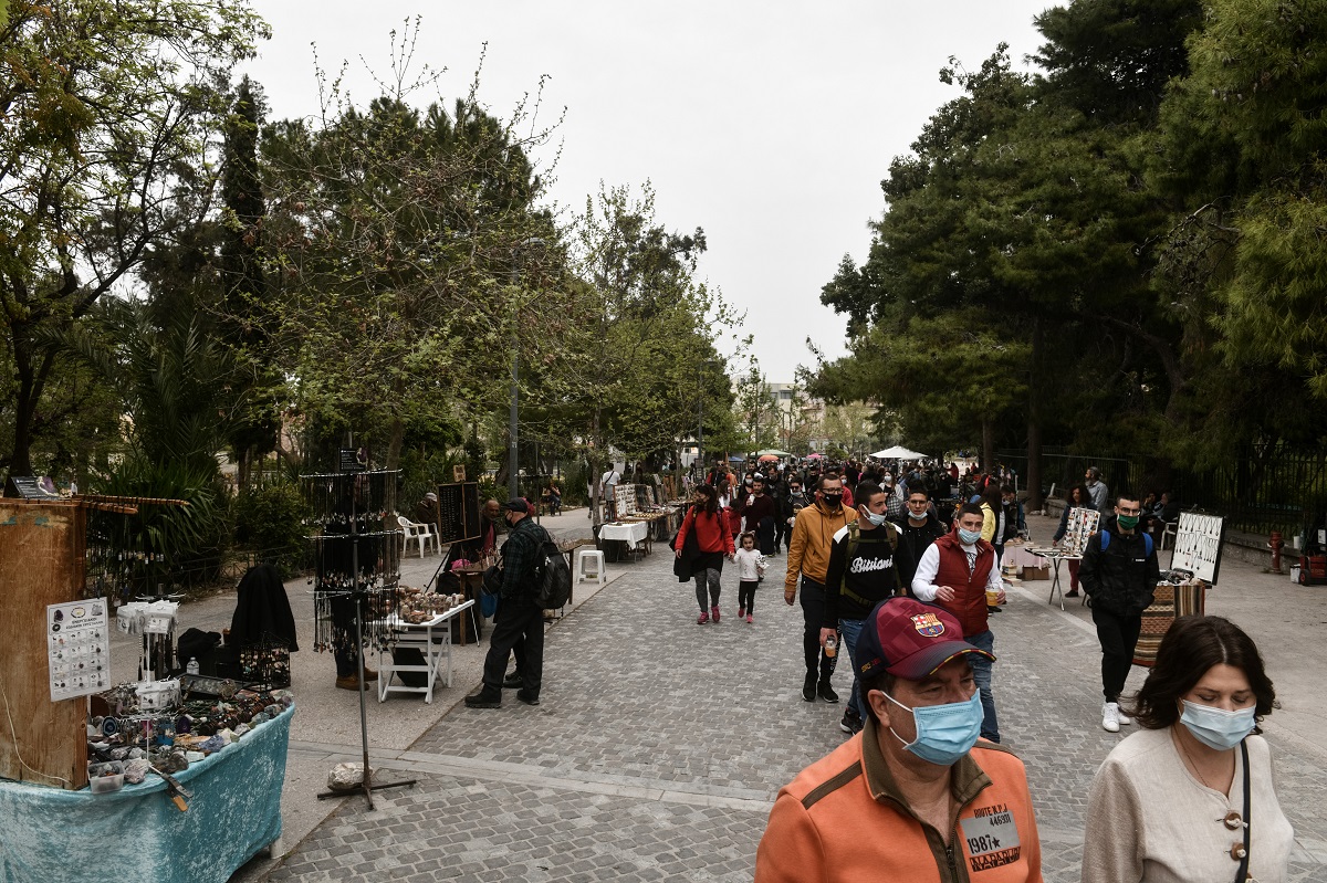 Γώγος: Όταν η ανοσία φτάσει στο 80%-85% θα πετάξουμε τις μάσκες