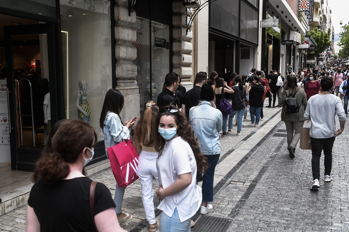 Ξεκινούν από τη Δευτέρα οι θερινές εκπτώσεις 