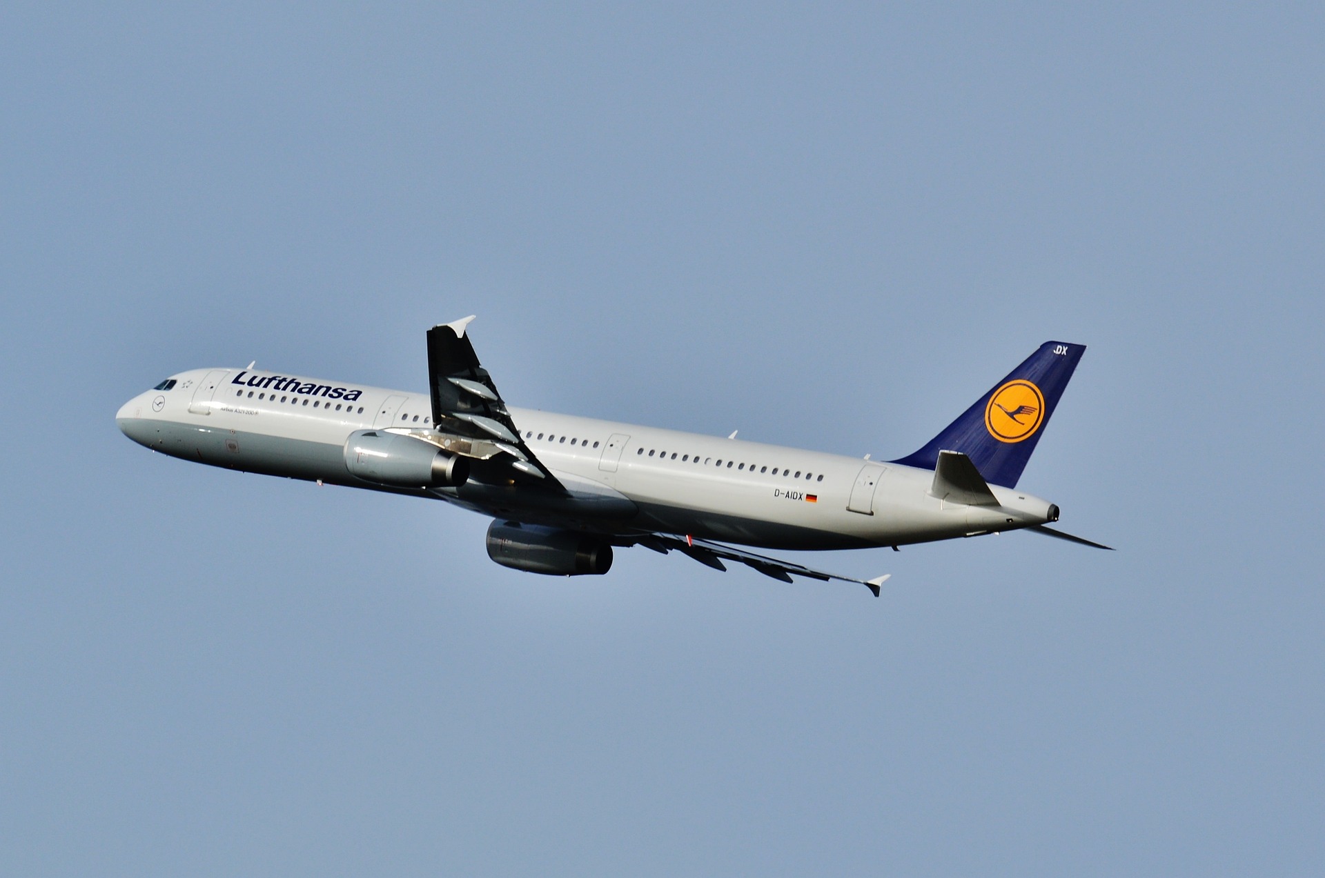 Lufthansa: Αντιμετωπίζει σοβαρή έλλειψη προσωπικού