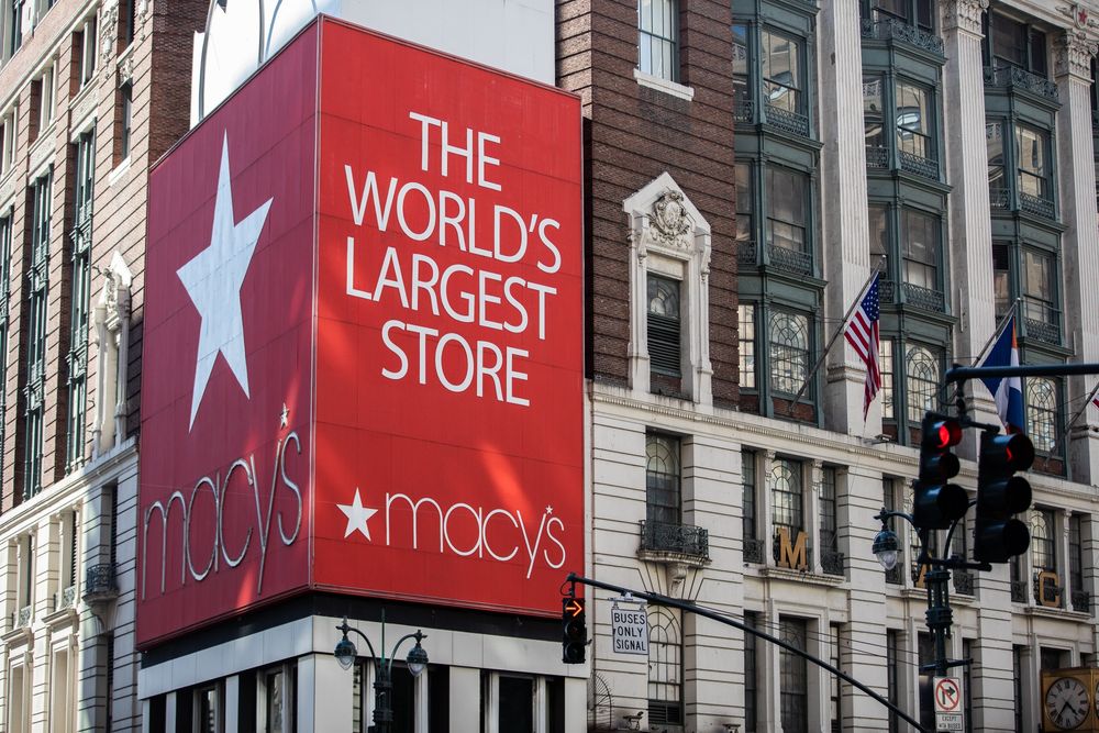 Macy's: Οι εμβολιασμοί ενθαρρύνουν το κοινό να βγει στα μαγαζιά