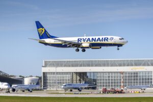 Σχέδιο Ryanair για “Αρμαγεδδώνα” στα καύσιμα – Φόβοι για λουκέτα στις αδύναμες αεροπορικές
