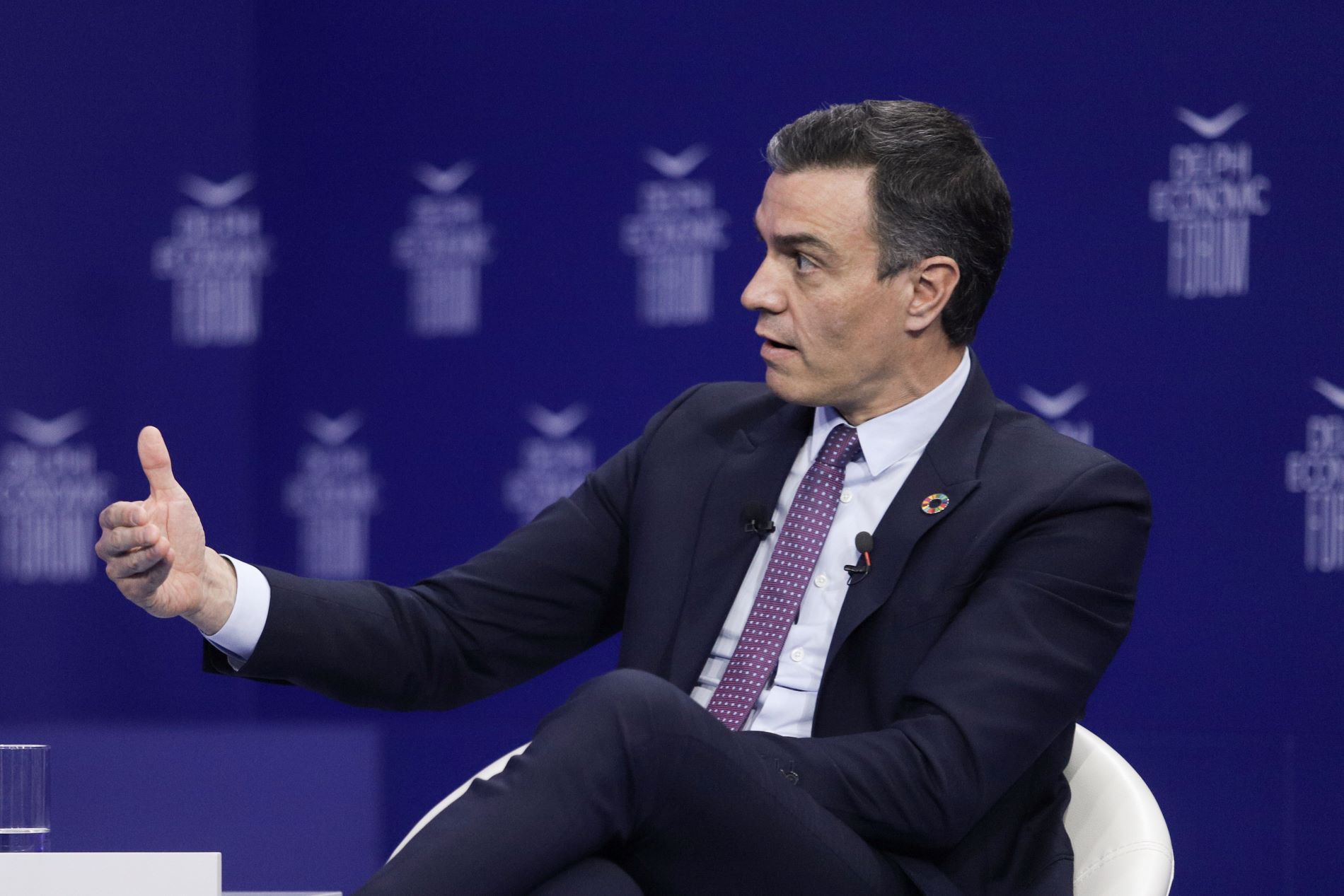 Εύσημα Σάντσεθ στον Μητσοτάκη για τους χειρισμούς στο εμβόλιο