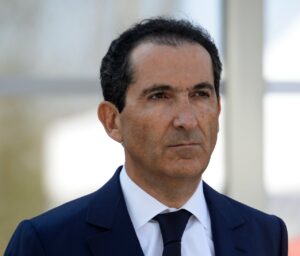 Γαλλία: Στα σκαριά συμφωνία – μαμούθ 20,4 δισ. ευρώ για την εξαγορά της SFR