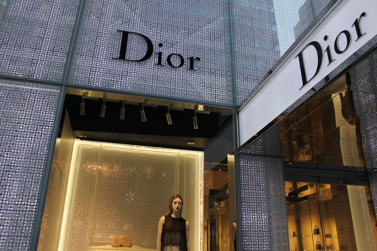 Σε δημοπρασία ρούχα και αξεσουάρ Dior από την εποχή του John Galliano