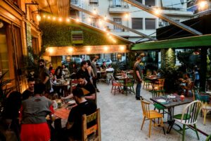 Eστίαση – Εμπόριο: Στοίχημα οι συλλογικές συμβάσεις για τους μισθούς 1 εκατ. εργαζομένων 