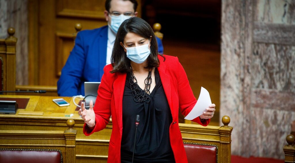Κεραμέως: Eνισχύουμε όλους τους εκπαιδευτικούς με voucher 200 ευρώ