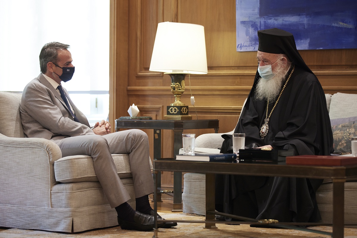Τετ α τετ Μητσοτάκη – Ιερώνυμου για το ρόλο της εκκλησίας στους εμβολιασμούς