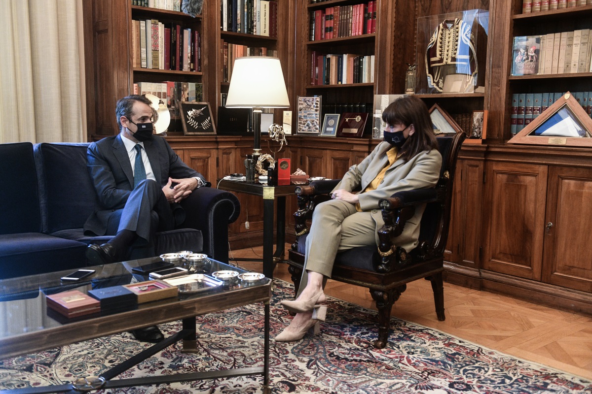 Συνάντηση Μητσοτάκη – Σακελλαροπούλου στο Προεδρικό Μέγαρο