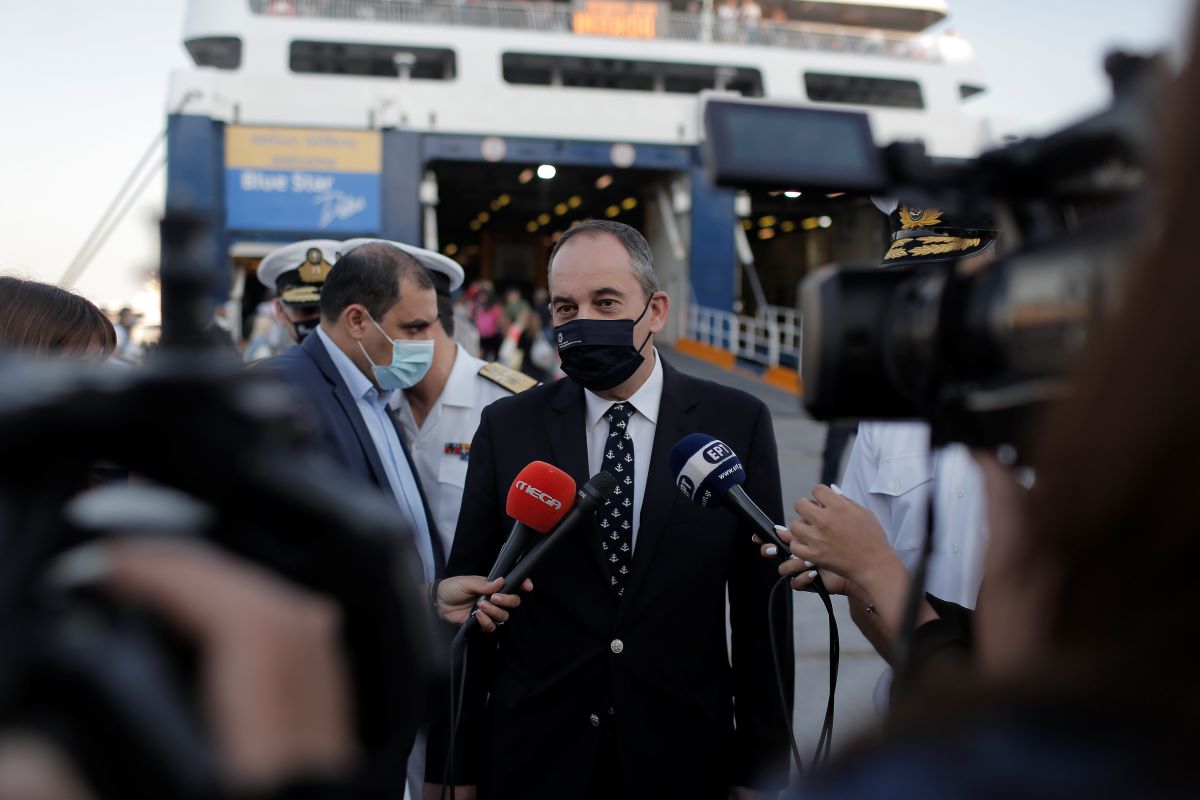 Πλακιωτάκης: Ανοιχτό το ενδεχόμενο να αυξηθεί η πληρότητα των πλοίων