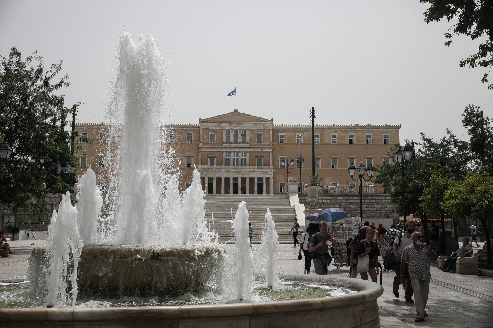 Όλο το νέο Μεσοπρόθεσμο: Εκτίναξη επενδύσεων 70% έως το 2025