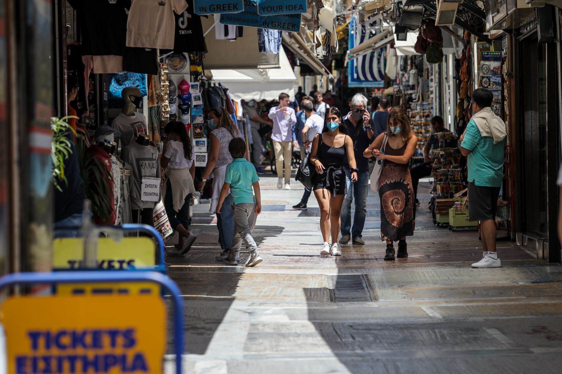 Τουρίστς στο κέντρο της Αθήνας © Eurokinissi