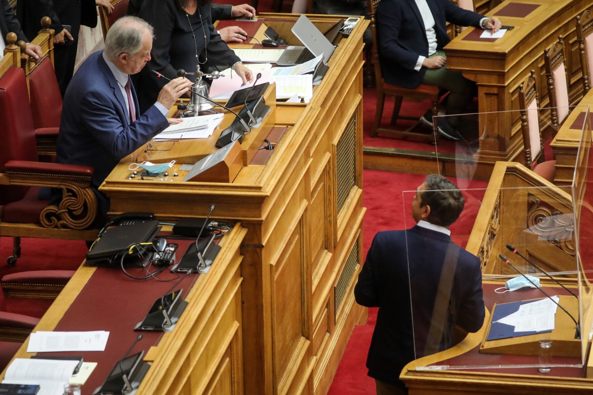Βουλή: Ένταση μεταξύ Τασούλα και Τσίπρα – Ο διάλογος που είχαν