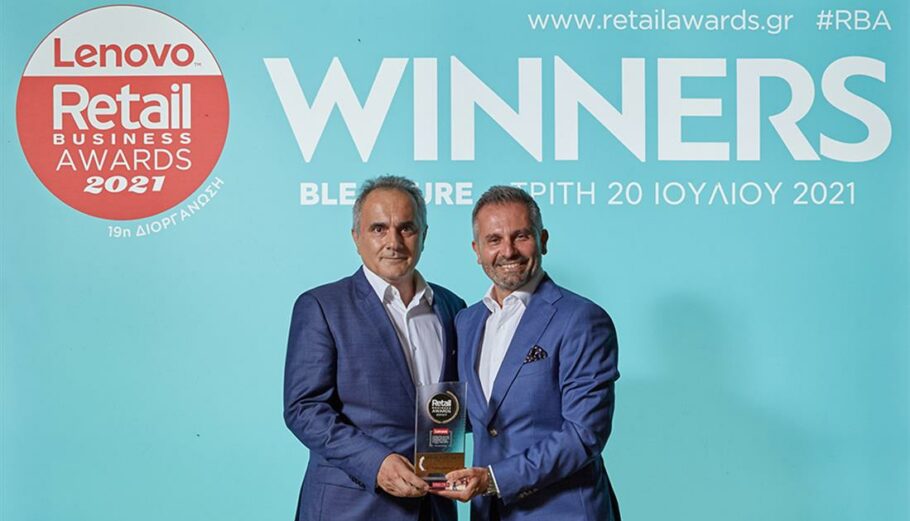 Ο κος Αλέξανδρος Βαξεβανέλλης, Διευθυντής Πωλήσεων & Στρατηγικών Αγοράς της Ε.Ι. ΠΑΠΑΔΟΠΟΥΛΟΣ Α.Ε. παραλαμβάνει το βραβείο στα Lenovo RETAIL BUSINESS AWARDS 2021