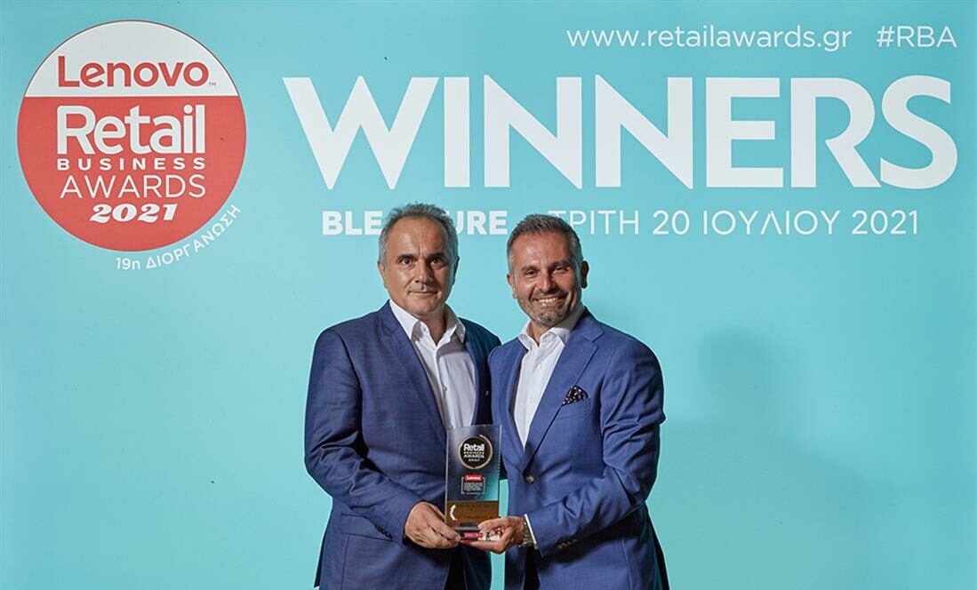 Ο κος Αλέξανδρος Βαξεβανέλλης, Διευθυντής Πωλήσεων & Στρατηγικών Αγοράς της Ε.Ι. ΠΑΠΑΔΟΠΟΥΛΟΣ Α.Ε. παραλαμβάνει το βραβείο στα Lenovo RETAIL BUSINESS AWARDS 2021