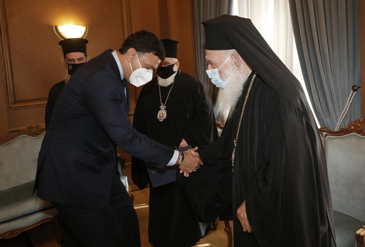 Κικίλιας σε Ιερώνυμο: Στήριξη της εκκλησίας στον μαζικό εμβολιασμό