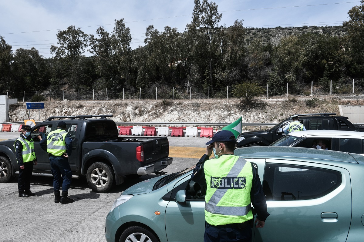 Θεσσαλονίκη: Καραμπόλα 4 ΙΧ στο δρόμο για Χαλκιδική