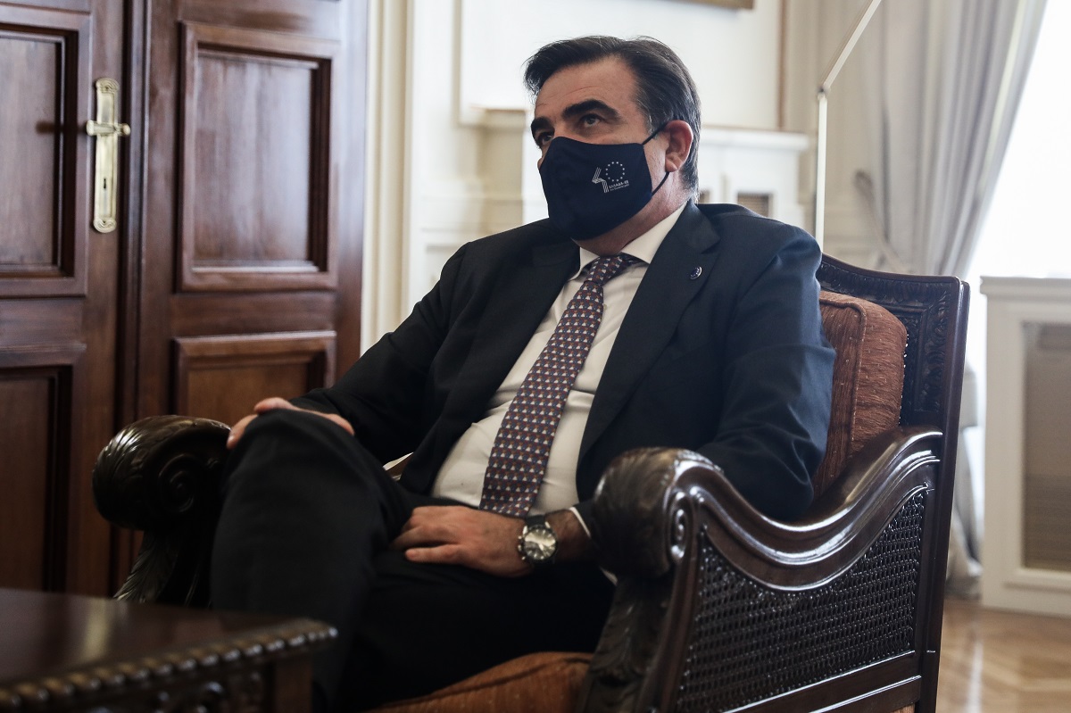Σχοινάς: Να εμφανιστεί η σημαία της ΕΕ στην τελετή έναρξης των Ολυμπιακών Αγώνων