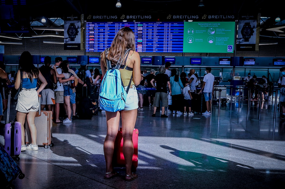 Παράταση των αεροπορικών οδηγιών από και προς τα νησιά