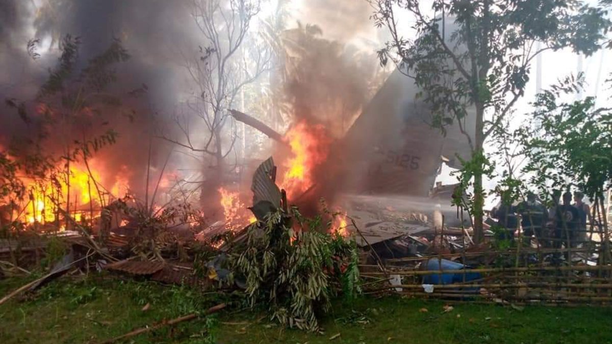 Φιλιππίνες: Τουλάχιστον 45 οι νεκροί από τη συντριβή του αεροσκάφους