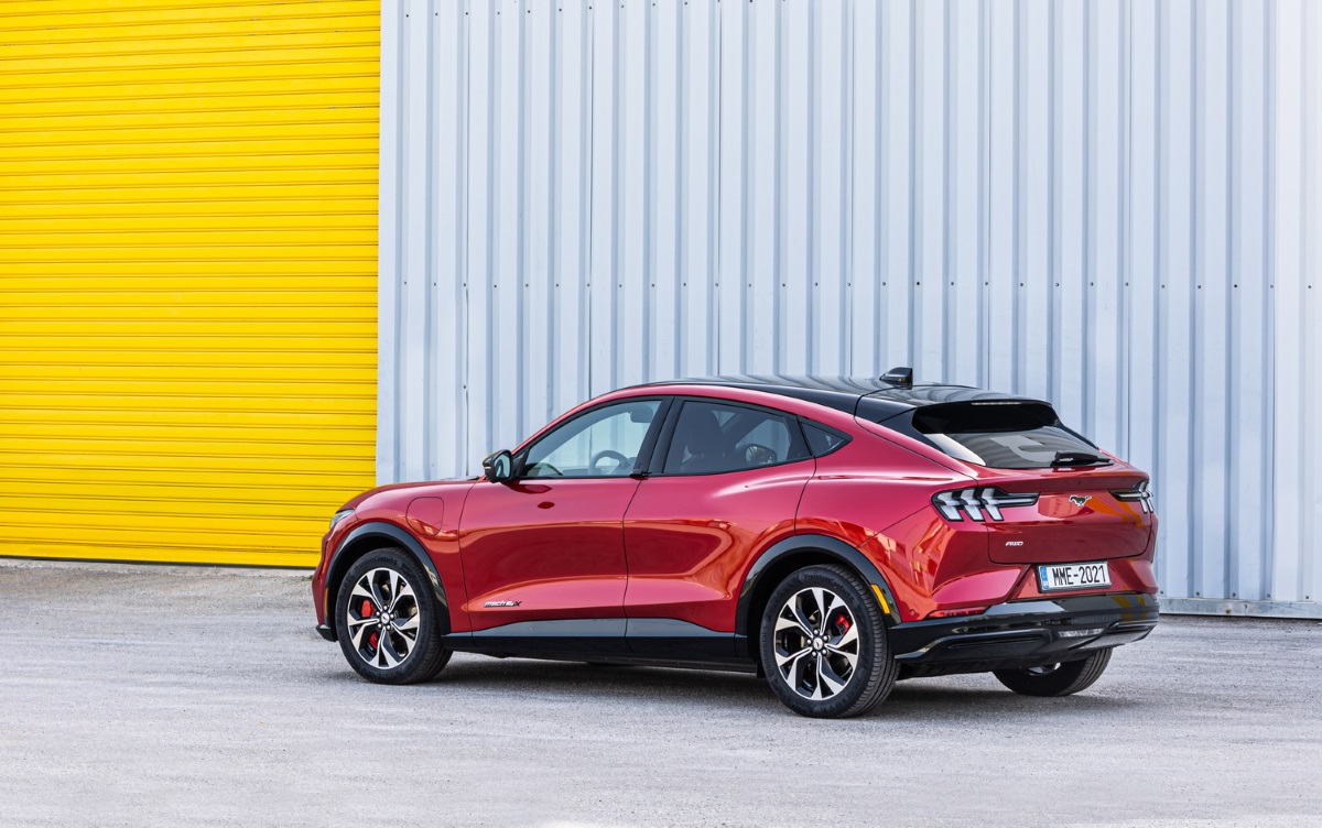 H ηλεκτροκίνητη Mustang Mach-E κρατάει ψηλά τη σημαία της Ford