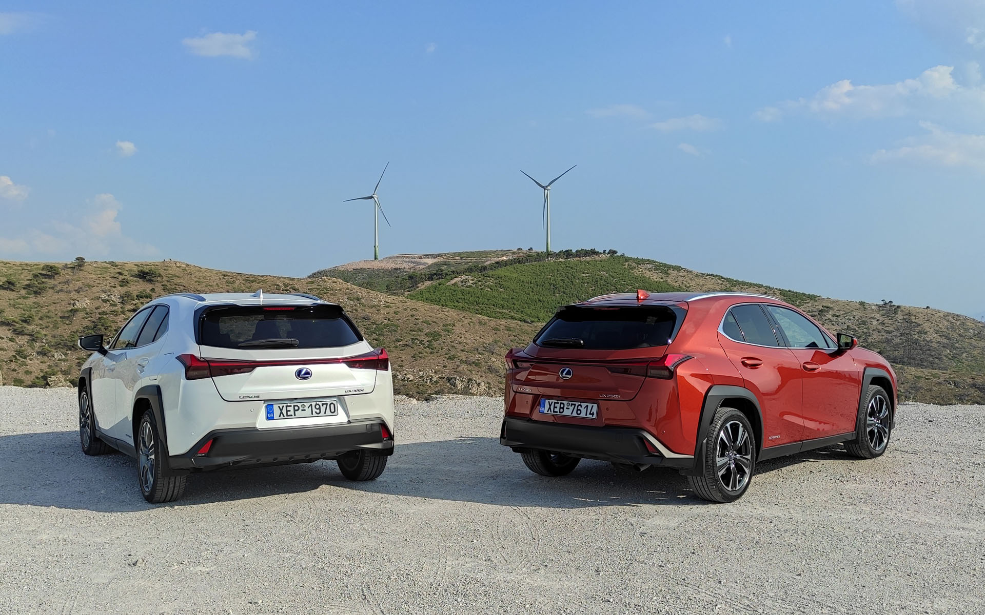 Συγκρίνουμε το ηλεκτροκίνητο Lexus UX 300e με το υβριδικό UX 250h