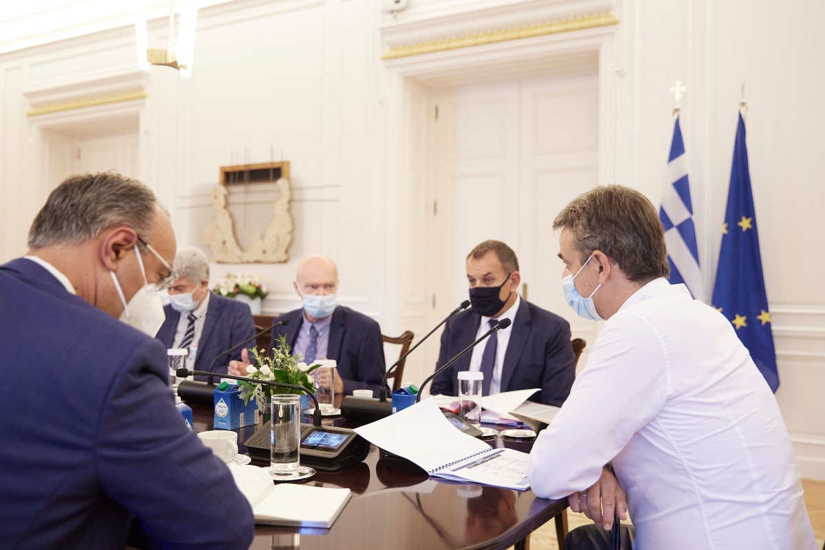 Μητσοτάκης για ΕΑΒ: 700 προσλήψεις έως το τέλος του 2021