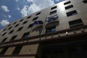 Στουρνάρας: Μείωση της ανάπτυξης στο 1,9% και άνοδος του πληθωρισμού στο 3,1% λόγω του πολέμου στο Ιράν