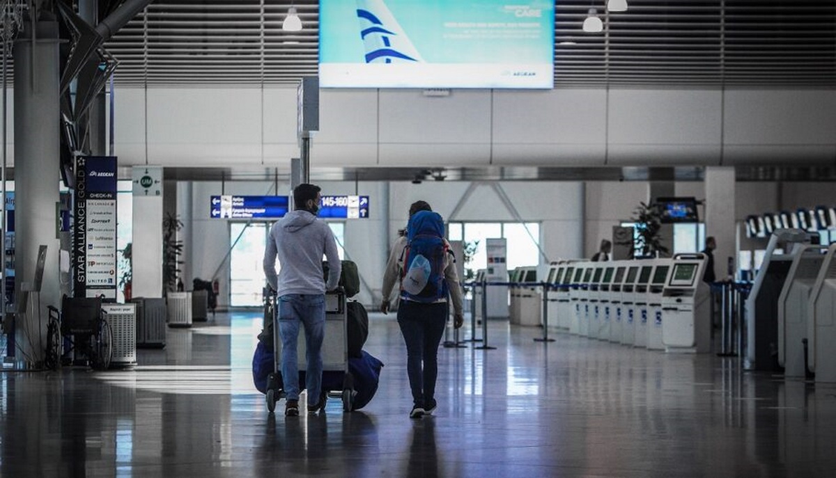 ΥΠΑ: Προαιρετική η μάσκα προστασίας στις αεροπορικές μετακινήσεις
