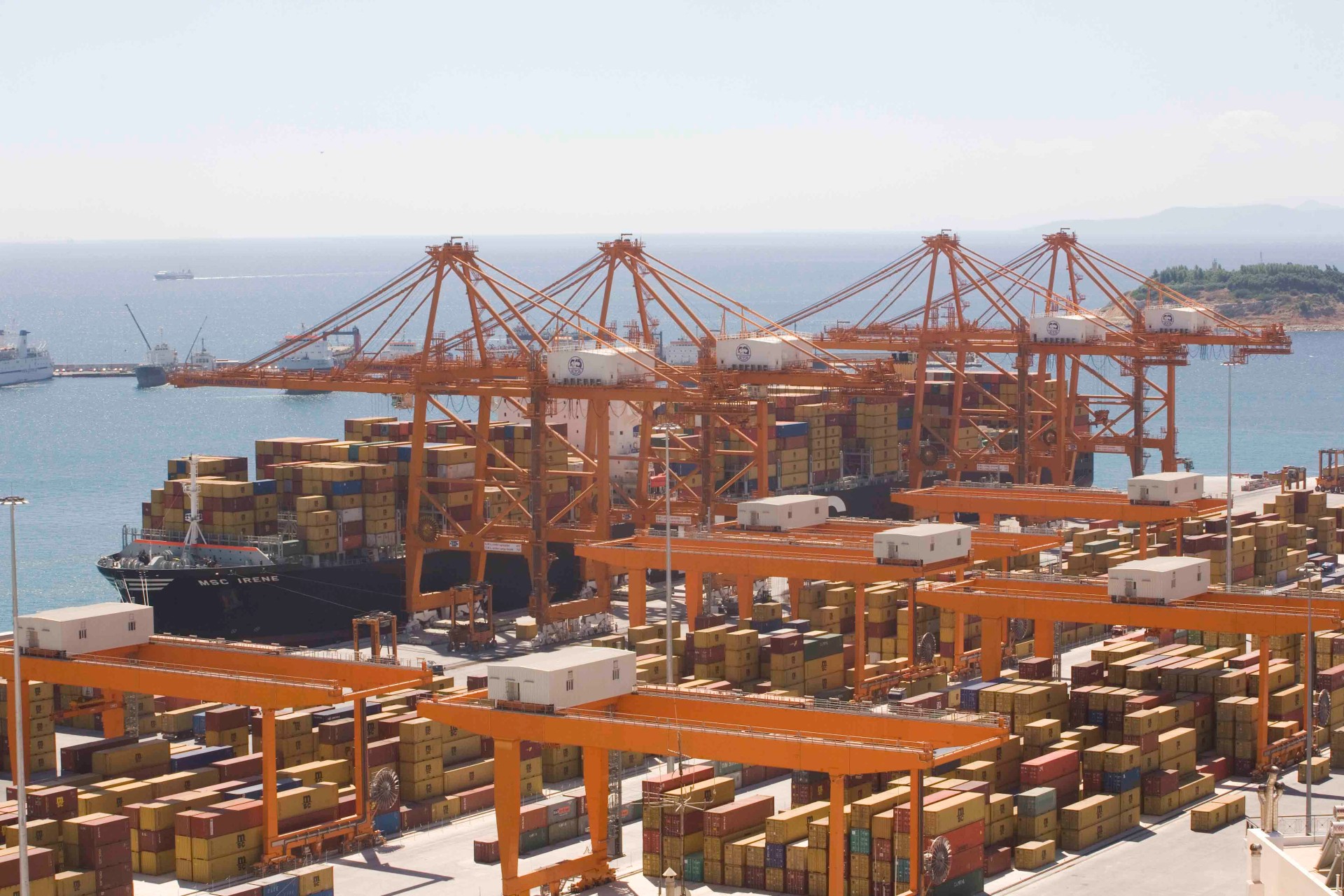Cosco: Πτώση 9,5% στη διακίνηση containers στον Πειραιά το πεντάμηνο