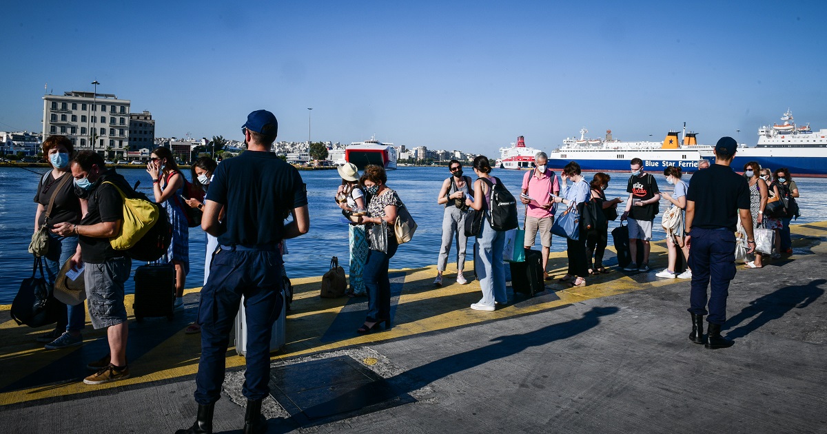 Kατσαφάδος: Το 50% όσων μετακινούνται ακτοπλοϊκά είναι εμβολιασμένοι