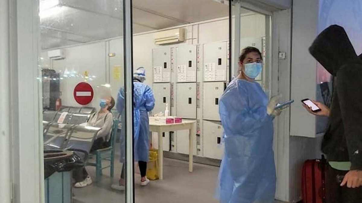 Δεκάδες κρούσματα έφτασαν με πλοίο στη Ραφήνα – Κόλλησαν στην Ίο