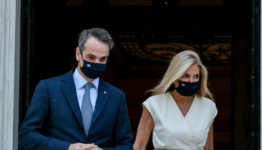 Ο πρωθυπουργός με τη σύζυγό του @Eurokinissi