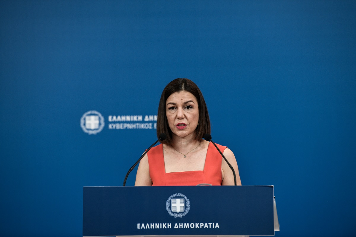 Πελώνη: Η υποχρεωτικότητα του εμβολιασμού δεν συνδέεται με απολύσεις
