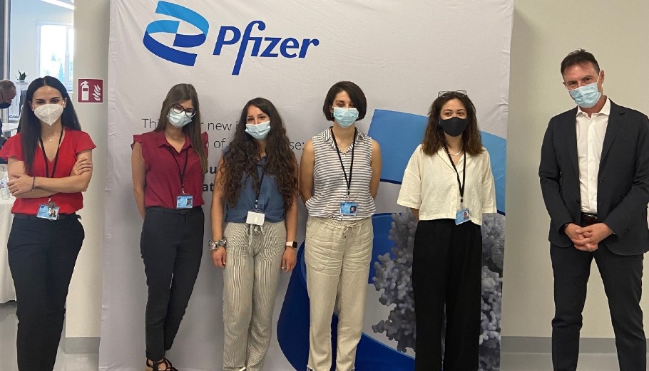 Pfizer: Προσλαμβάνει στη Θεσσαλονίκη αποφοίτους του ΑΠΘ
