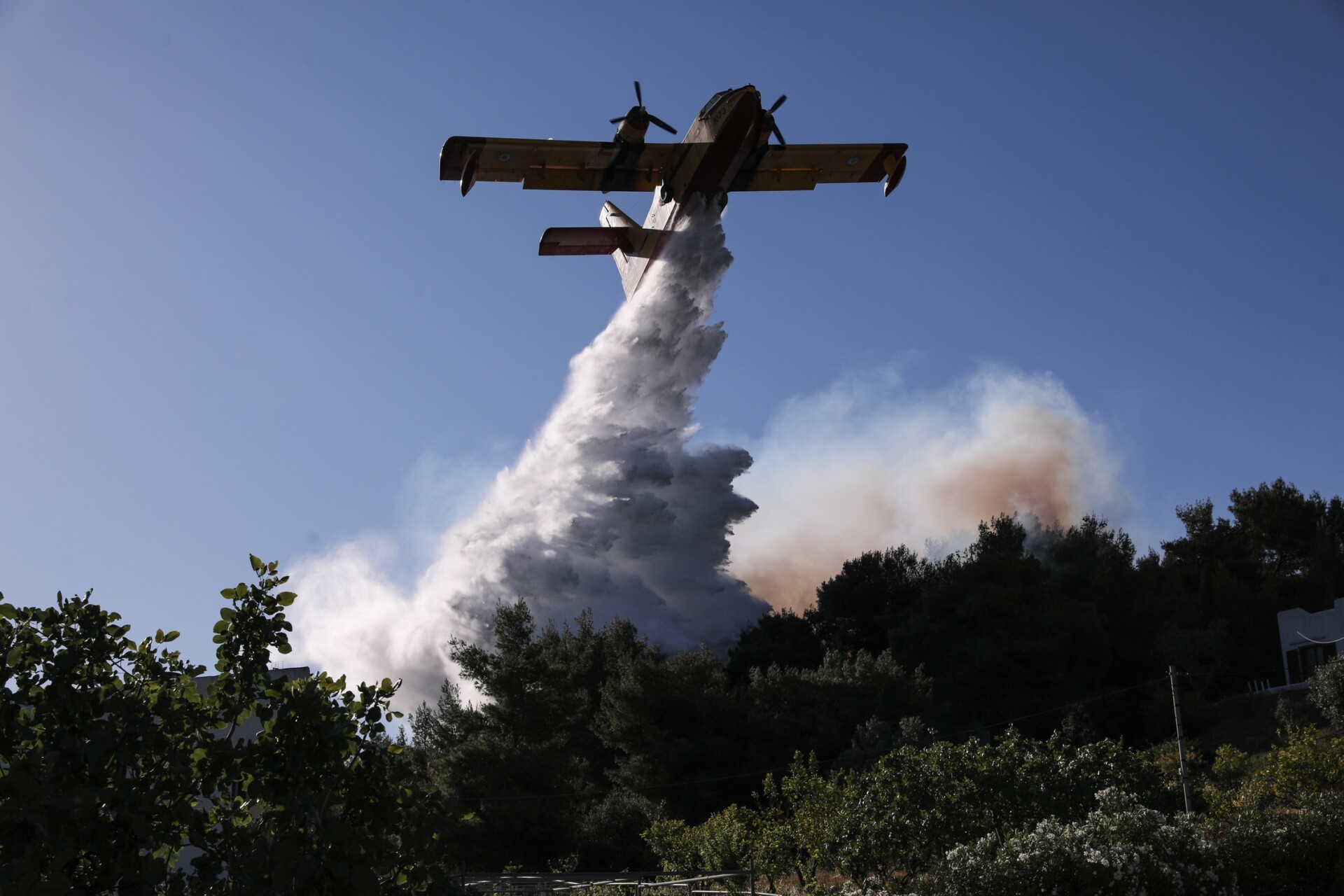 Σε εξέλιξη η πυρκαγιά στην Κεφαλονιά- Εκκενώθηκε και δεύτερος οικισμός