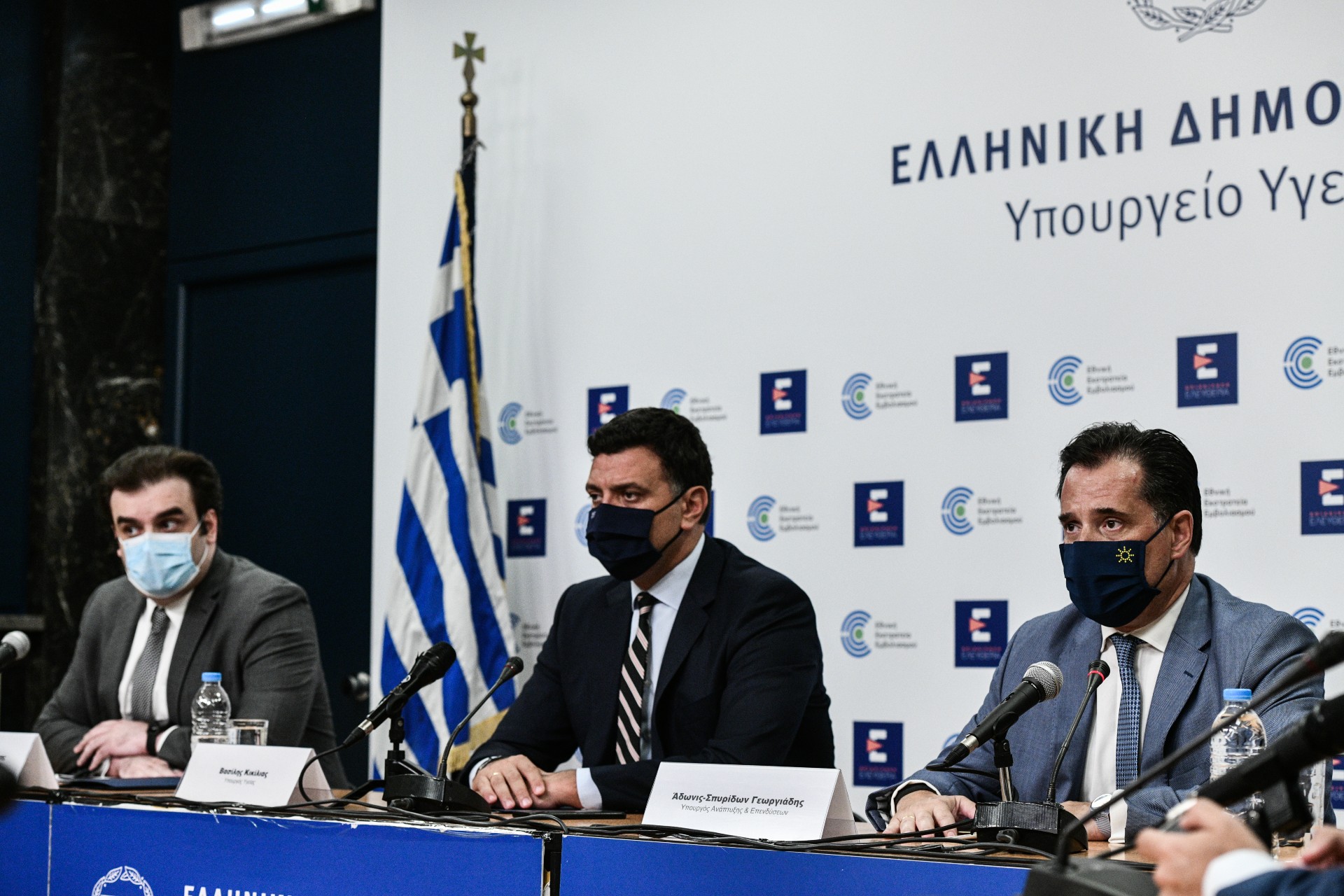 Αυστηρά μέτρα για όσους δεν εμβολιαστούν στις επιχειρήσεις
