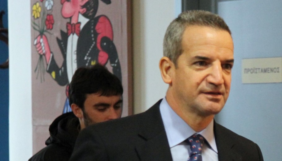 Όμιλος Θεοχαράκη: Περιορισμοί στους μη εμβολιασμένους από τη Δευτέρα