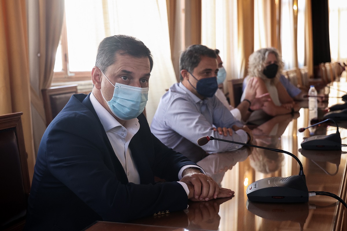 Θεοχάρης: Ο τουρισμός είναι ο βασικός γιατρός της οικονομίας