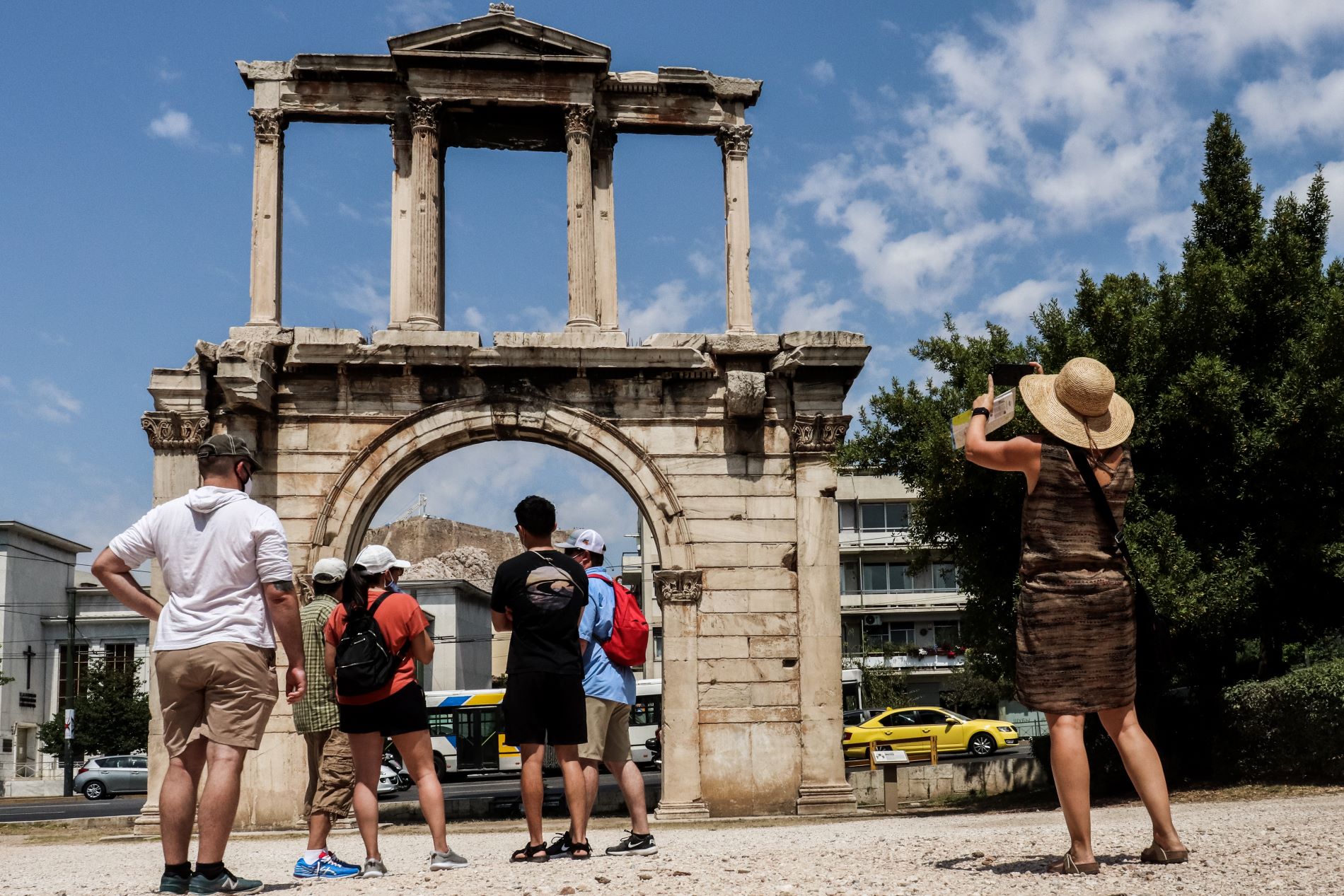 Τουρίστες στην Πύλη του Αδριανού @Eurokinissi