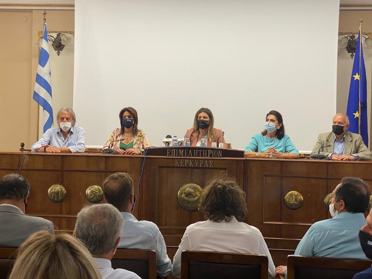 Στην Κέρκυρα η Ζαχαράκη: Ποιους συνάντησε και τι υπέγραψε