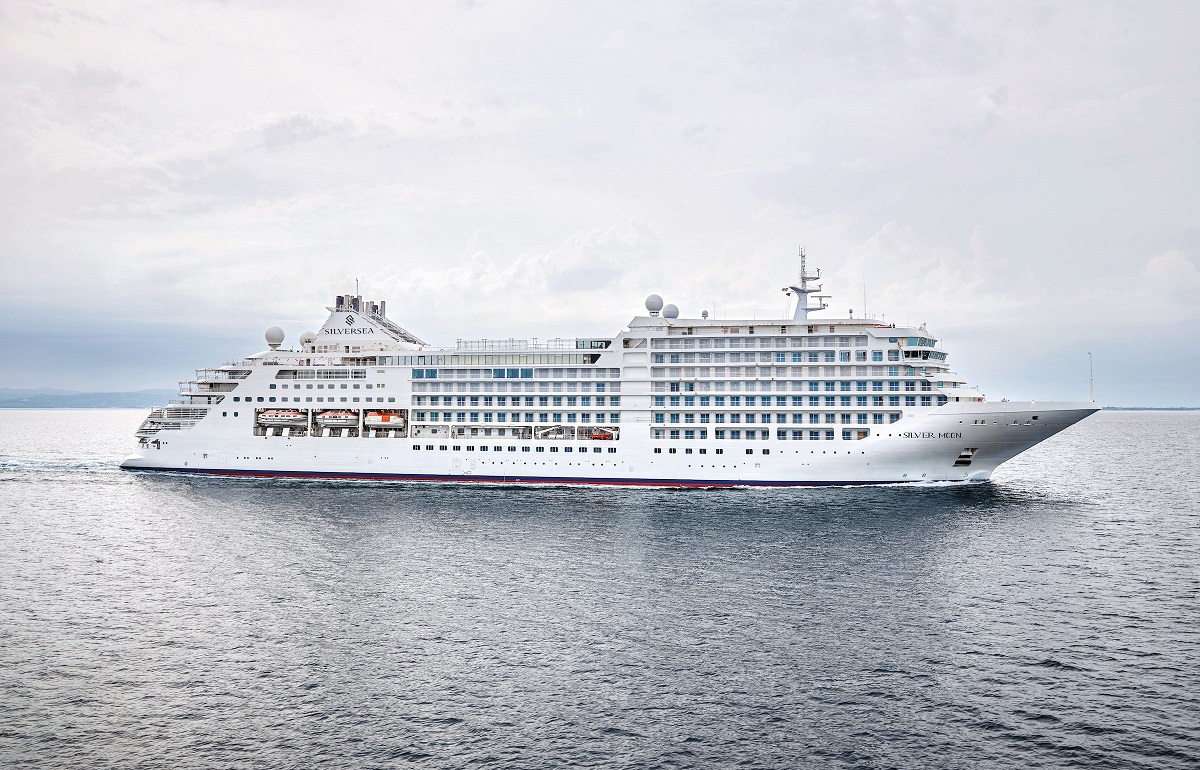 Το Silver Moon «βαφτίζεται» στον Πειραιά ©Silversea Cruises