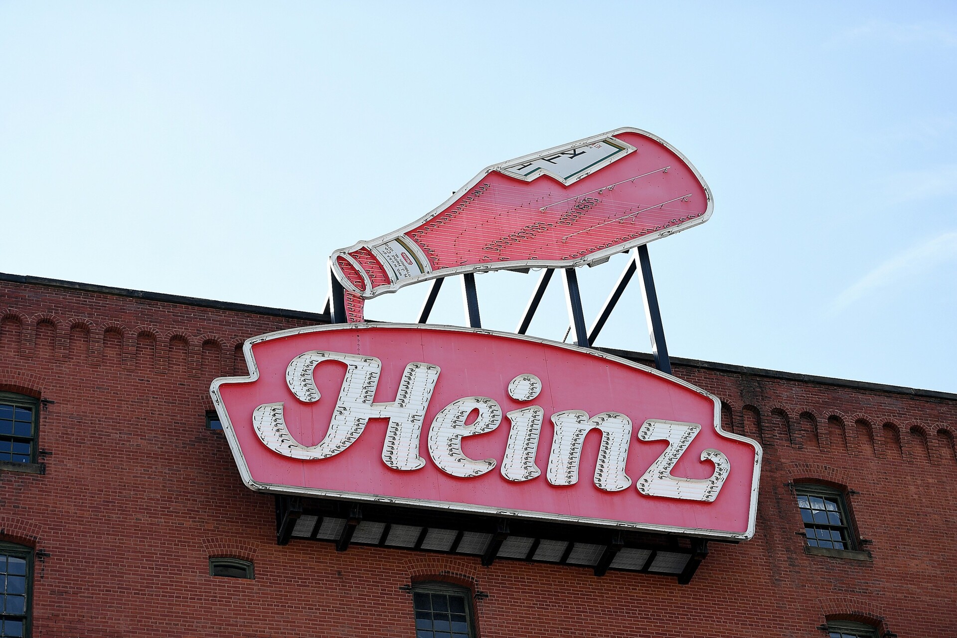 Kraft Heinz: Σε πτώση οι πωλήσεις και τα έσοδα το β΄ τρίμηνο