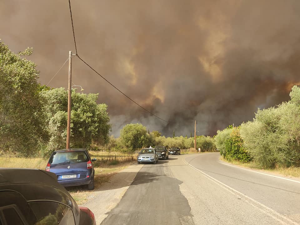 Πύρινη κόλαση σε χωριά έξω από την Αρχαία Ολυμπία © iliaoikonomia.gr