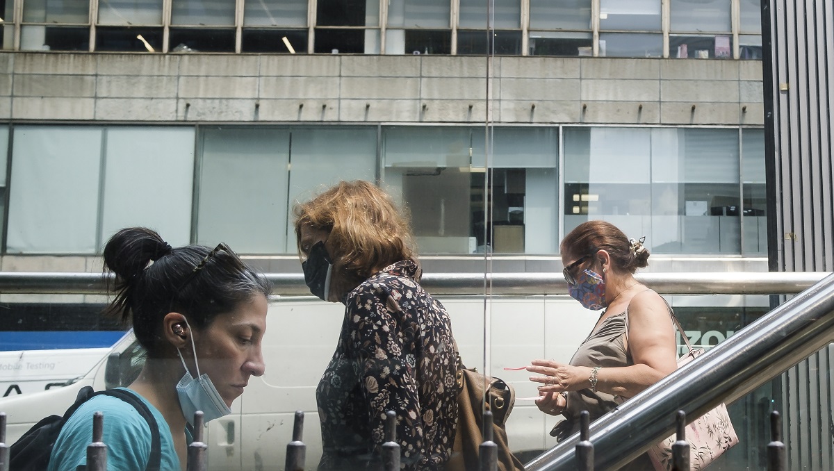 Κορονοϊός: Πώς επηρέασε ψυχική υγεία, σχέσεις και ελεύθερο χρόνο