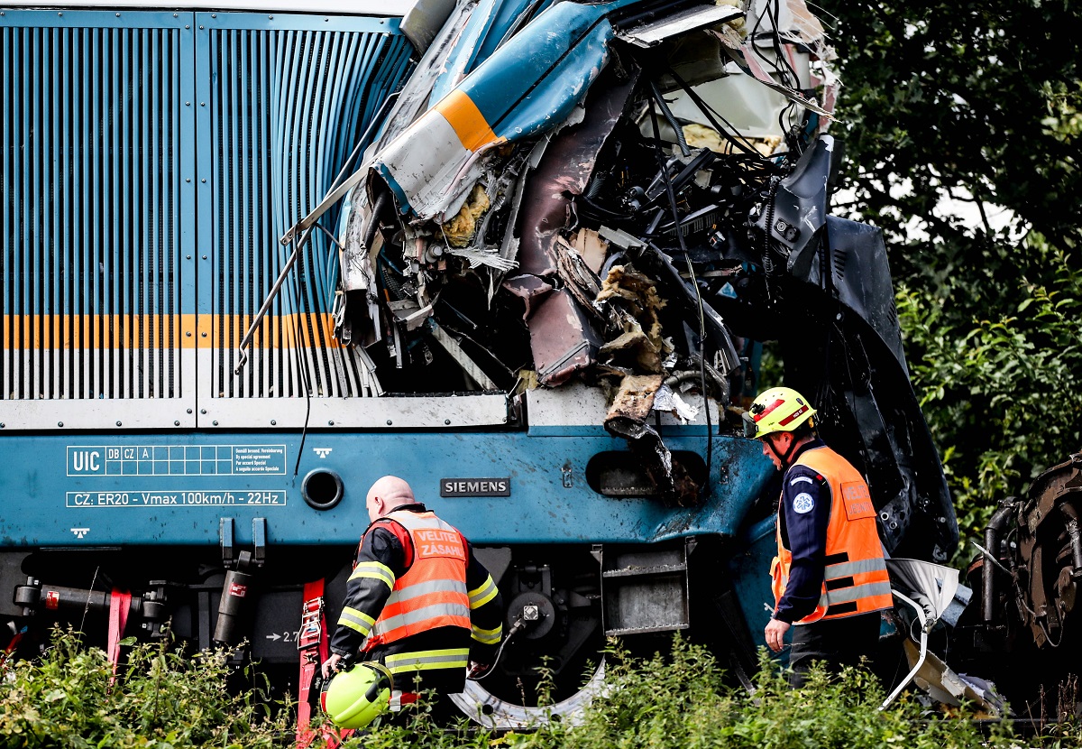 Τσεχία: Τρεις νεκροί και δεκάδες τραυματίες από σύγκρουση τρένων